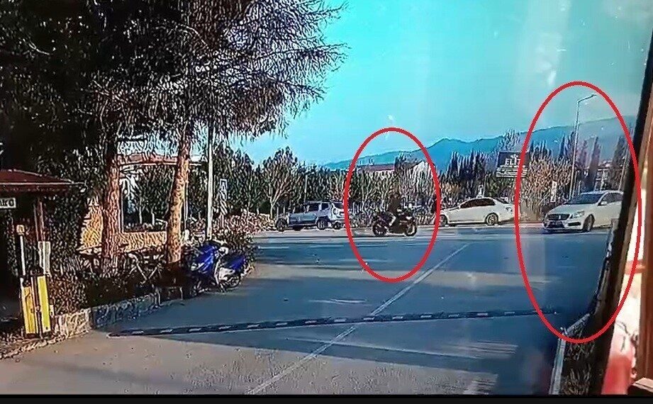 İznik’te Kontrolsüz Dönüş Sonucu Motosiklet Kazası: 18 Yaşındaki Genç Hayatını Kaybetti Bursa'nın İznik ilçesinde, çift yönlü yolda yanlış dönüş yapan Ülviye