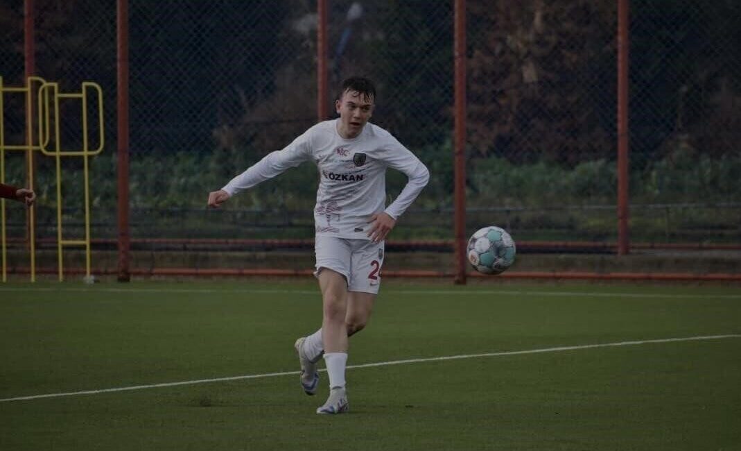 Oğuz Mete Kuş, Bozüyük Vitraspor’dan Altınordu’ya Transfer Oldu Bozüyük Vitraspor U14 takımında forma giyen Oğuz Mete Kuş, Altınordu