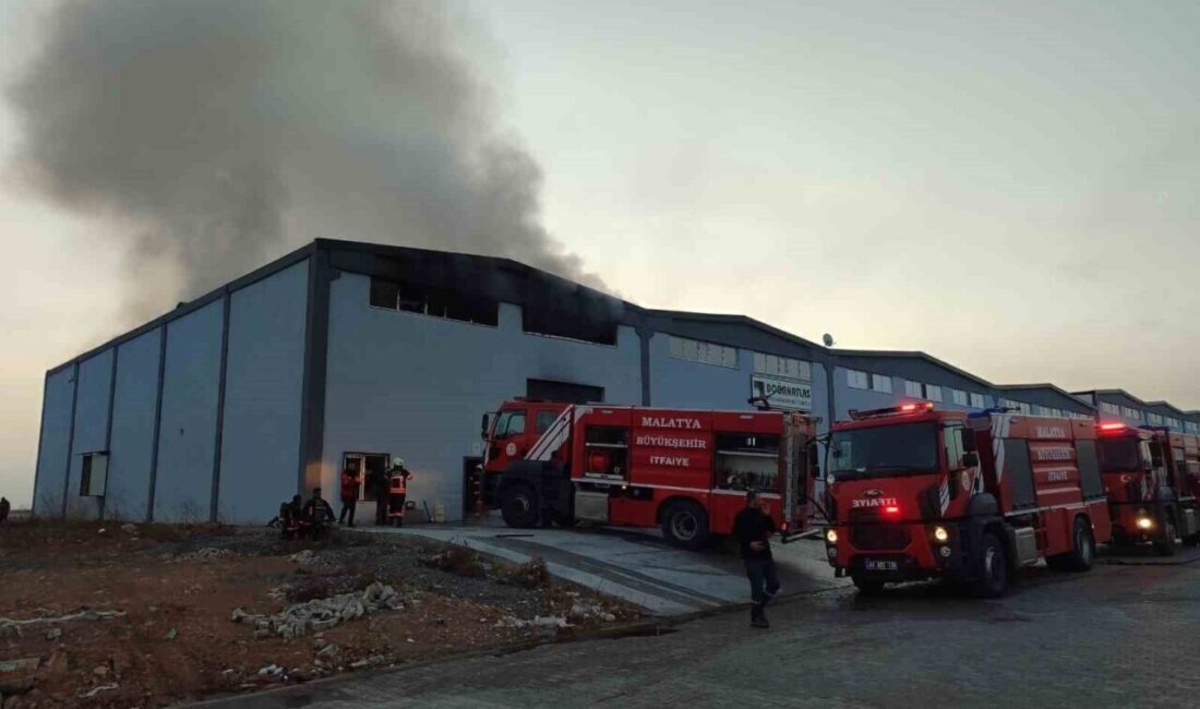 Malatya’daki Kağıt Fabrikasında Çıkan Yangın Kontrol Altına Alındı, Maddi Hasar Meydana Geldi Malatya'nın Yeşilyurt ilçesindeki bir kağıt fabrikasında çıkan yangın, hızla kontrol