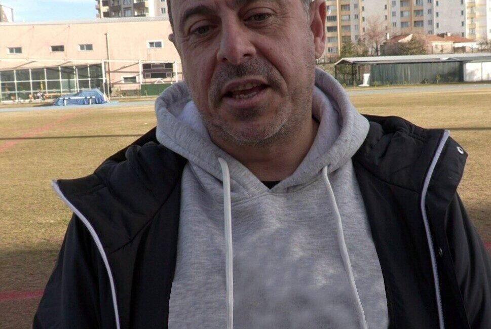 Zonguldakspor Antrenörü Can Güven: “Erciyes 38 FK’yı 1-0 Yenmekten Memnunuz” Zonguldakspor, Antrenör Can Güven yönetiminde Erciyes 38 FK’yı 1-0 yenerek