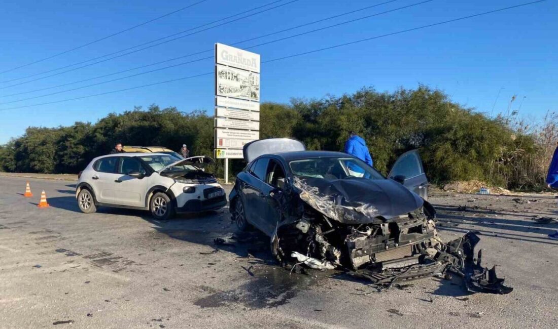 Serik’te Midibüs ve İki Araç Arasında Zincirleme Kaza: 2 Yaralı Antalya'nın Serik ilçesinde, yolcu midibüsü ve iki otomobilin karıştığı zincirleme