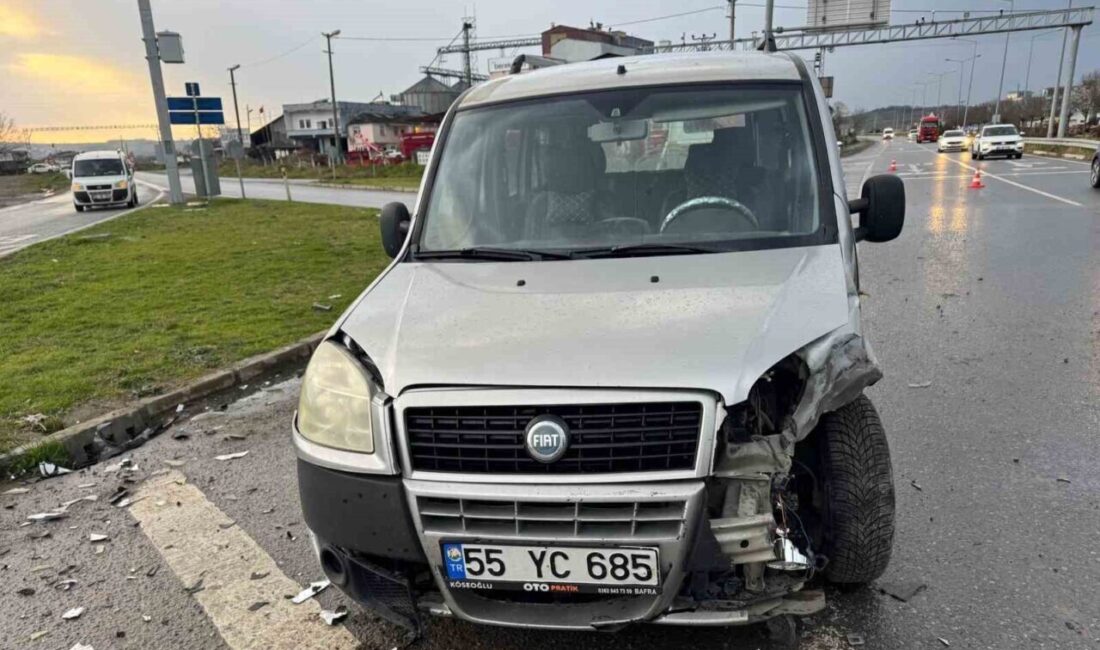 Bafra’da Kavşakta Meydana Gelen Trafik Kazasında Üç Çocuk Yaralandı Samsun'un Bafra ilçesinde Kolay Kavşağı'nda meydana gelen trafik kazasında H.K.