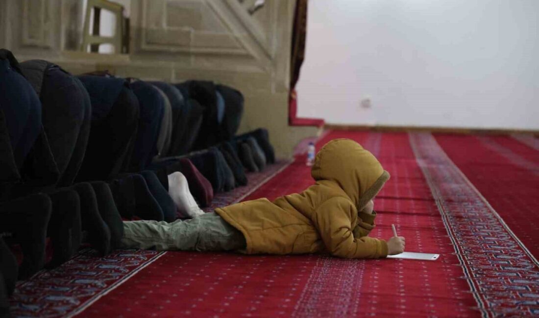 Elazığ’da Ramazan Coşkusu, Tarihi Sara Hatun Camii’nde İlk Teravih Namazında Yaşandı Elazığlılar, Ramazan ayının başlangıcında tarihi Sara Hatun Camii'nde ilk teravih