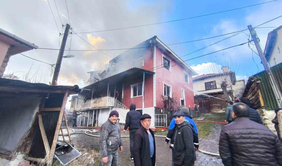 Bolu’da Yangın, 2 Katlı Betonarme Evi Küle Çevirdi Bolu'nun Göynük ilçesinde Mehmet A.’ya ait 2 katlı betonarme evin