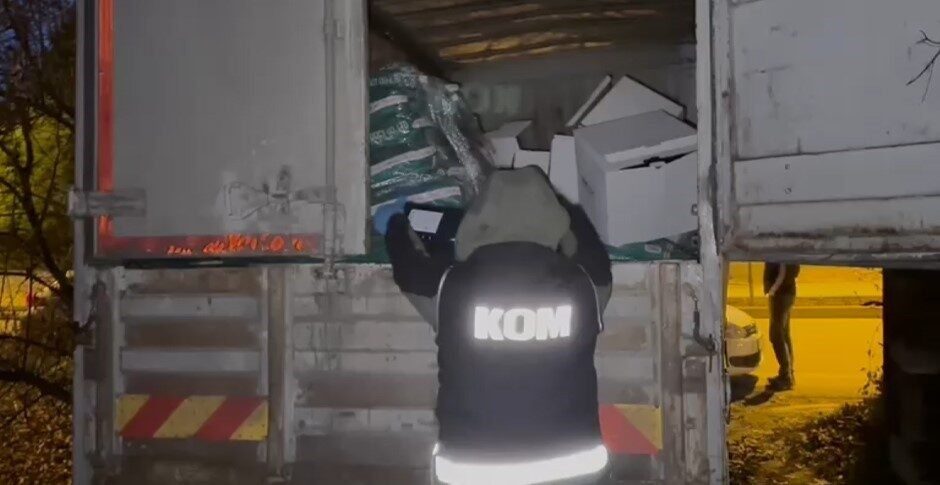 Bolu’da gerçekleştirilen kaçakçılık operasyonunda 66 litre etil alkol ve çok sayıda kaçak ürün ele geçirildi Bolu'da gerçekleştirilen operasyonlarda, 66 litre etil alkol, 192 cinsel içerikli