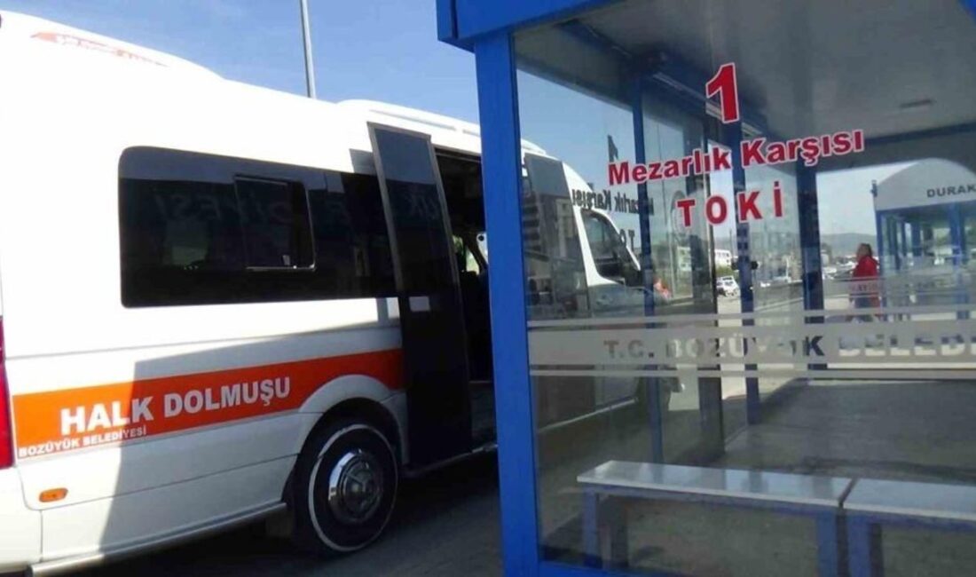 Bozüyük’te dolmuş ücretlerine artış yapıldı, yeni fiyatlar yürürlüğe girdi. Bilecik'in Bozüyük ilçesinde dolmuş ücretleri, maliyet artışları nedeniyle artırıldı. Öğrenci