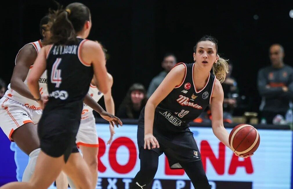 ÇBK Mersin, Fenerbahçe’yi Evinde Ağırlayarak Galibiyet Peşinde ÇBK Mersin, Türkiye Kadınlar Basketbol Ligi'nde yarın Fenerbahçe ile karşılaşacak.