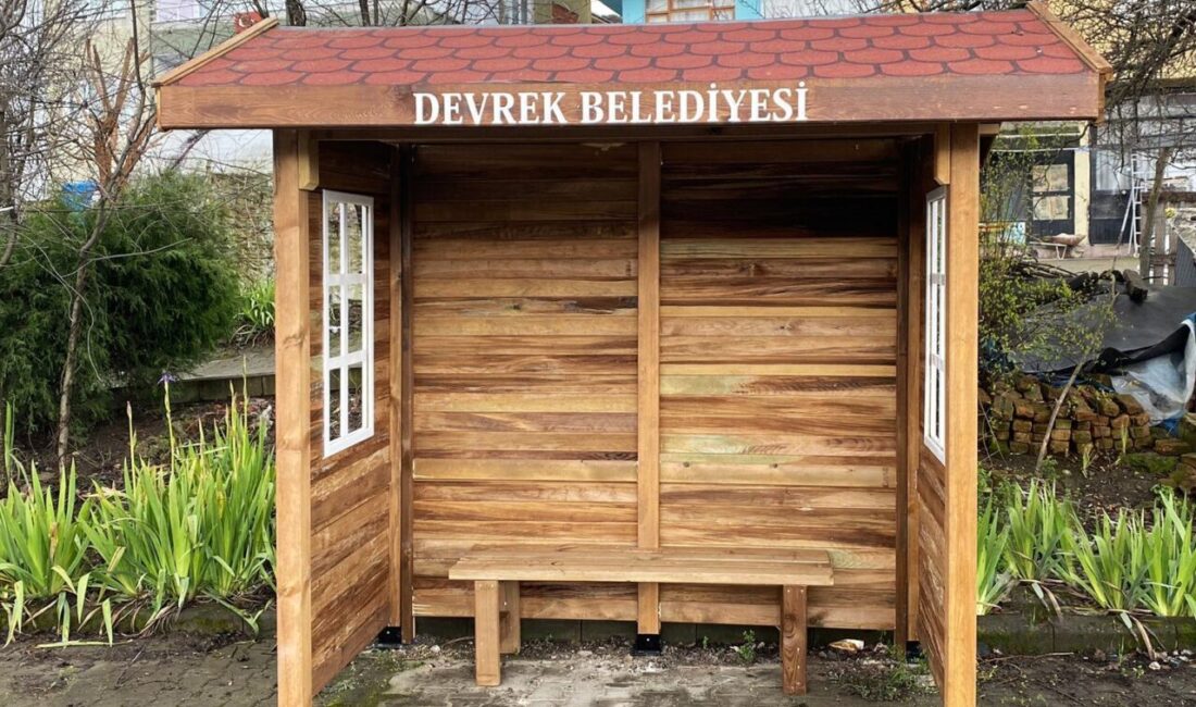 Devrek Belediyesi, Dolmuş Duraklarını Modernizasyona Tabi Tutmaya Başladı Zonguldak'ın Devrek ilçesinde dolmuş durakları yenilenmeye başladı. Belediye Başkanı Özcan