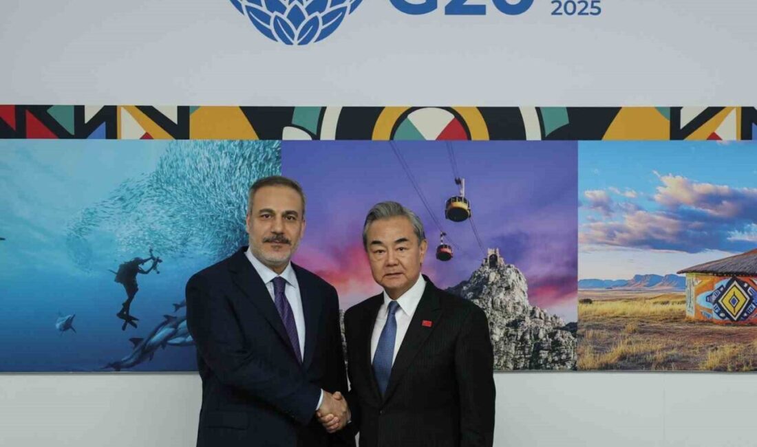 Dışişleri Bakanı Hakan Fidan, G20 Zirvesi için Güney Afrika’da Çinli mevkidaşı Wang Yi ile görüştü. Dışişleri Bakanı Hakan Fidan, G20 Dışişleri Bakanları Toplantısı için bulunduğu