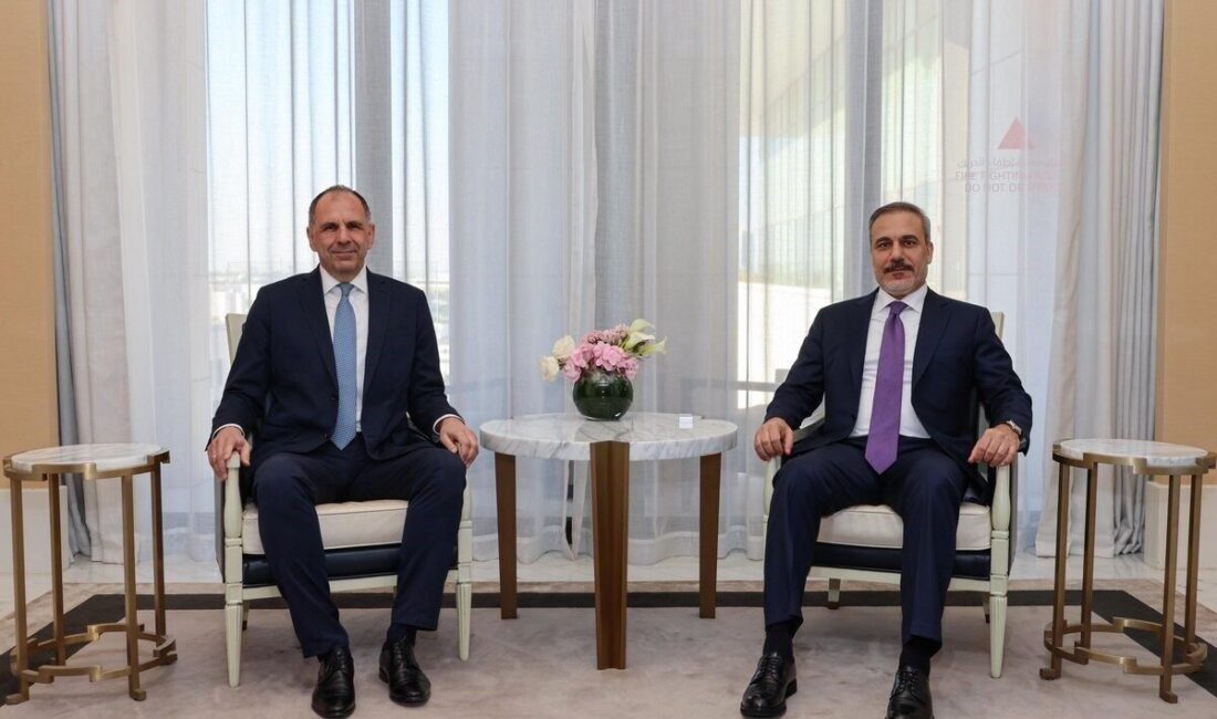 Hakan Fidan, Katar’da Yunanistan Dışişleri Bakanı ile Görüşme Gerçekleştirdi Dışişleri Bakanı Hakan Fidan, Katar'daki resmi ziyareti sırasında Yunanistan Dışişleri