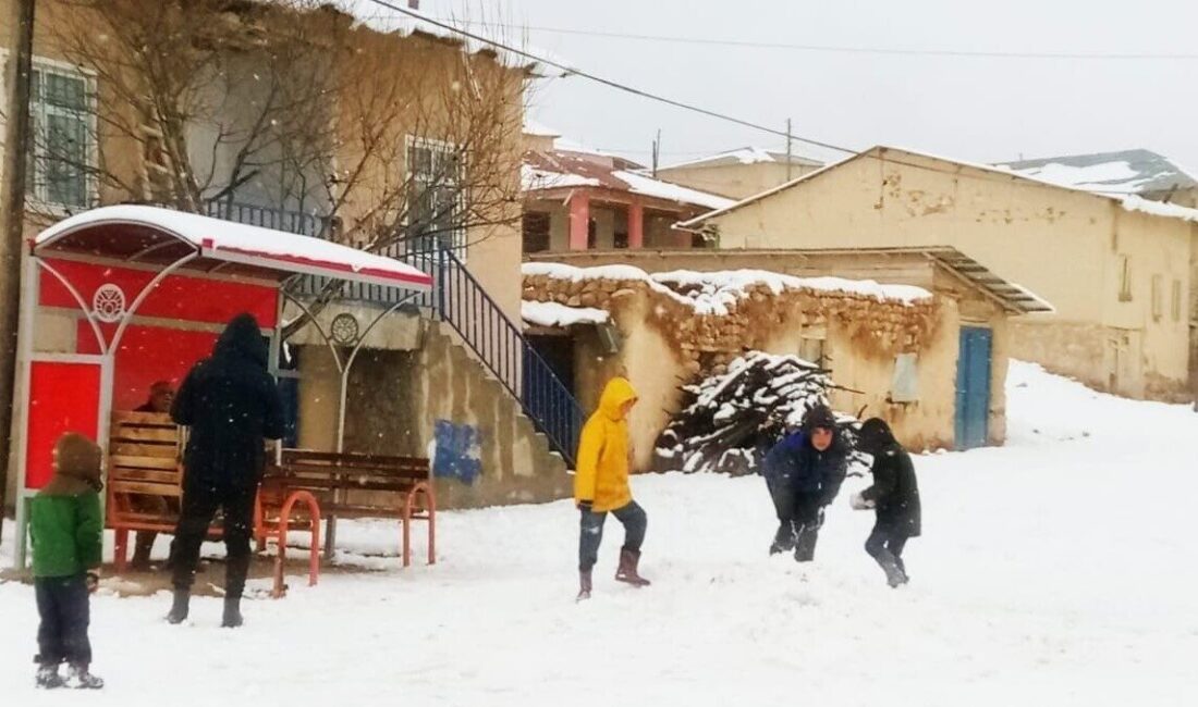 Doğanşehir’de Kar Yağışı Nedeniyle Okullar Tatil Edildi Malatya'nın Doğanşehir ilçesinde yoğun kar yağışı nedeniyle okullar tatil edildi.