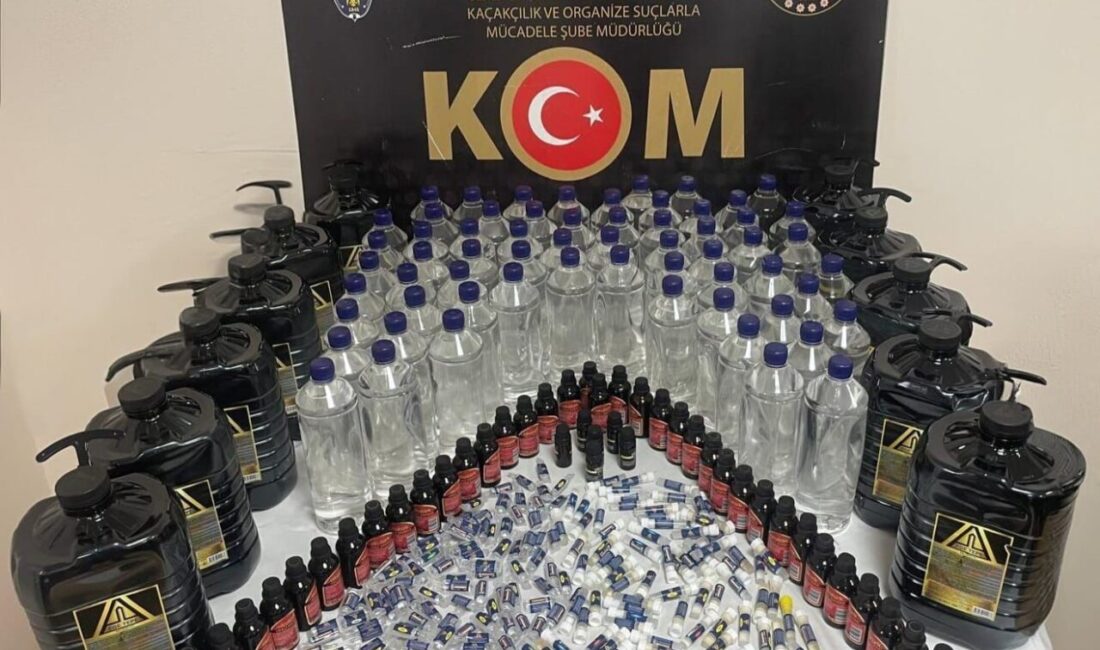 Düzce’de gerçekleştirilen operasyonda 117 litre etil alkol ve 250 aroma verici kit ele geçirildi Düzce'de gerçekleştirilen bir operasyonda, İl Emniyet Müdürlüğü Kaçakçılık ve Organize