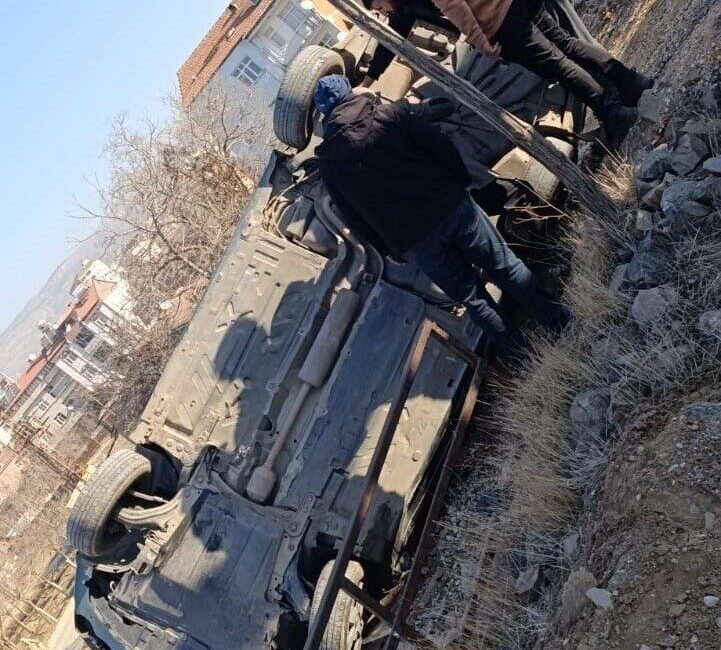 Elazığ’da otomobil devrildi, bir kişi hafif yaralandı Elazığ'ın Karşıyaka Mahallesi'nde bir otomobilin devrilmesi sonucu bir kişi hafif