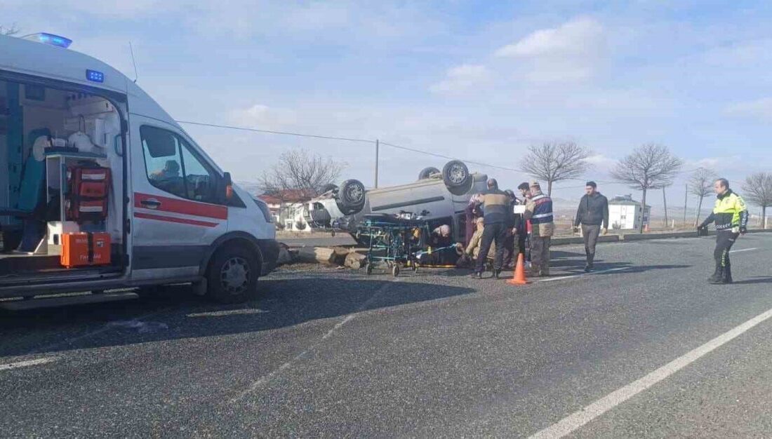 Elazığ’da trafik kazası: 4 yaralıdan biri ağır durumda! Elazığ-Bingöl karayolunda meydana gelen kazada, bir hafif ticari araç refüje