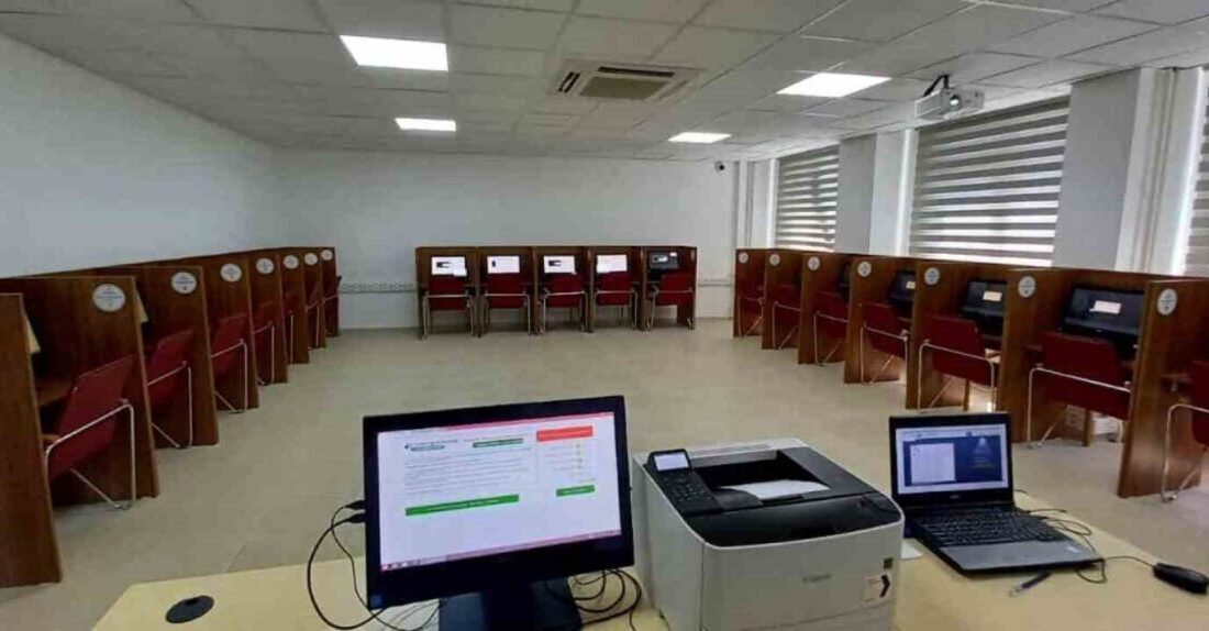 Hakkari’de e-sınav merkezleri sayısı 5’e yükseldi! Hakkari'de e-sınav merkezlerinin sayısı beşe ulaştı. Milli Eğitim Müdürü Nurettin