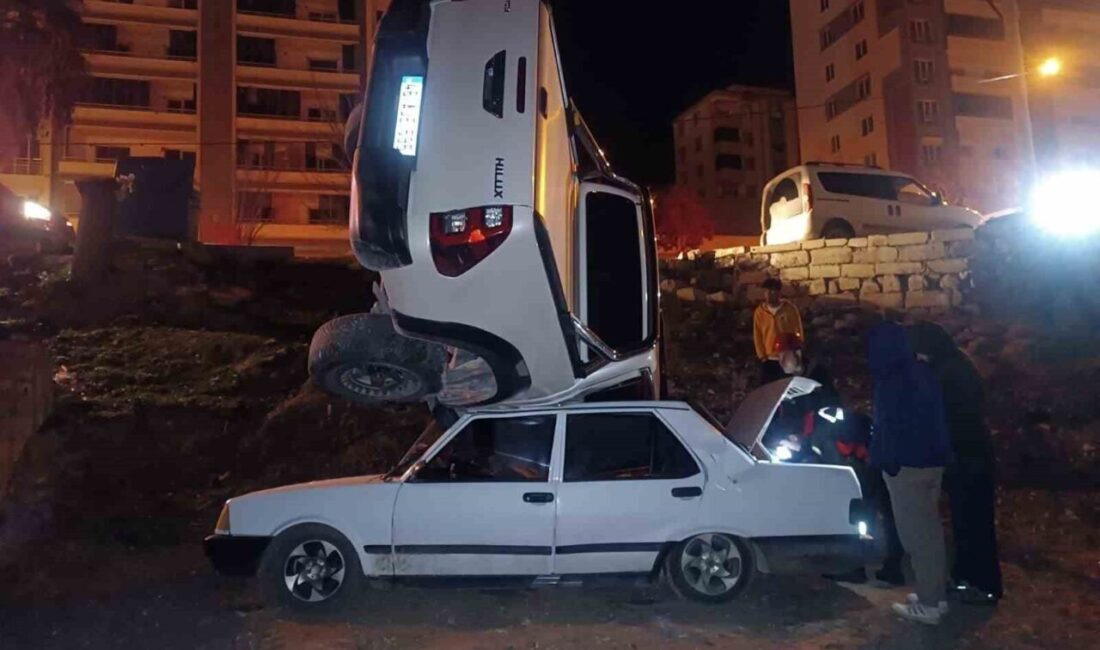 Kahramanmaraş’ta otomobilin park halindeki araca çarpması sonucu bir kişi yaralandı. Kahramanmaraş'ta Dulkadiroğlu ilçesinde bir trafikteki Toyota hafif ticari araç, direksiyon