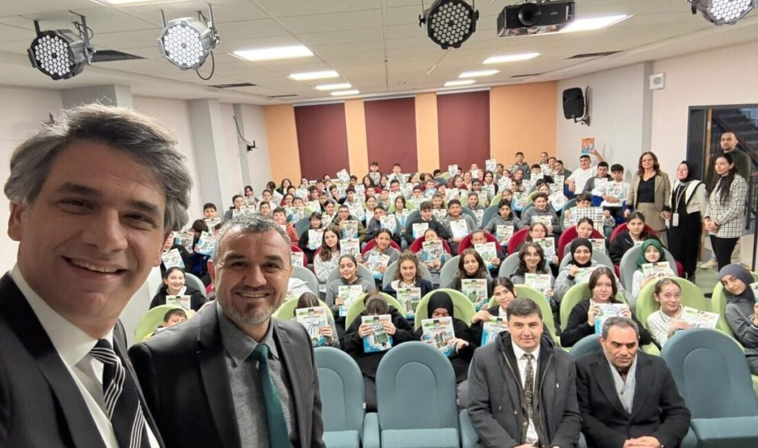 Kartepe’de 3 bin 47 öğrenciye LGS ve YKS deneme seti desteği sağlandı Kartepe’de 8 ve 12. sınıf öğrencilerine, LGS ve YKS sınavları