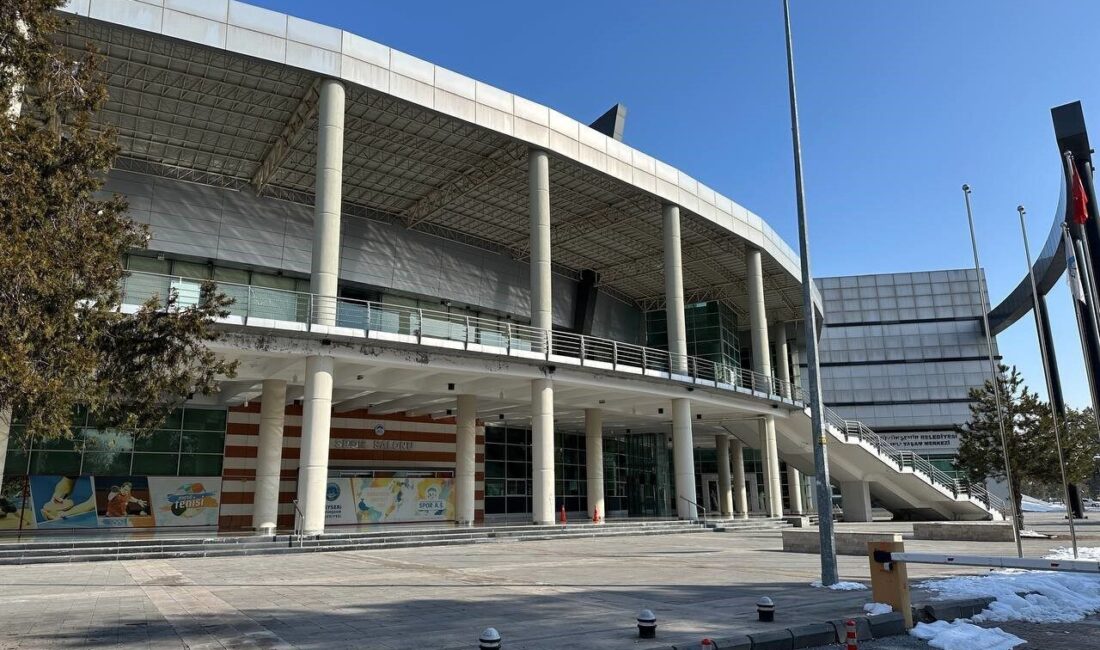 Kayserispor’un Olağanüstü Genel Kurul Toplantısı Çoğunluk Sağlanmadığı İçin Ertelendi Kayserispor'un Kadir Has Kongre Merkezi'nde bugün yapılması planlanan olağanüstü genel