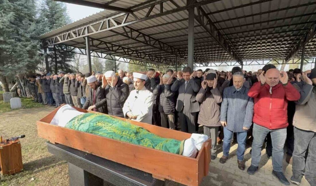 Düzce’de Aile Hekimi Dr. Şener Yılmaz, Son Yolculuğuna Gözyaşlarıyla Uğurlandı Düzce'de 15 yıldır aile hekimi olarak görev yapan Dr. Şener