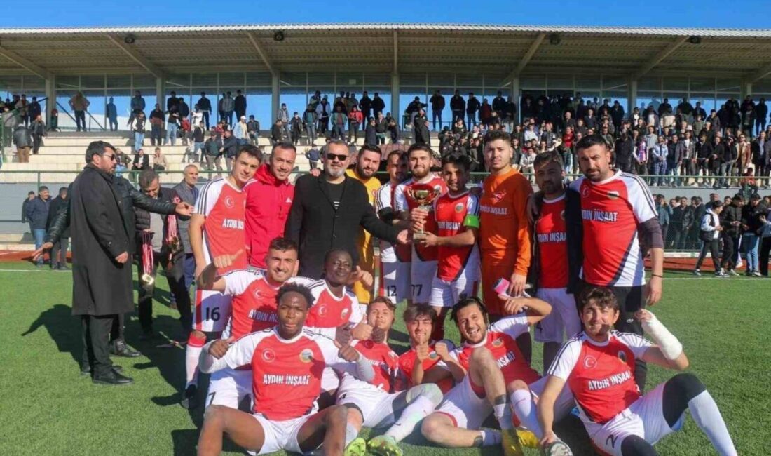 Kurtlapa Köyü, Sivas’ta gerçekleştirilen futbol turnuvasında Beypınar Köyü’nü 3-1 yenerek şampiyonluğa ulaştı. Sivas'ta gerçekleştirilen köyler arası futbol turnuvasında Kurtlapa Köyü, finalde Beypınar