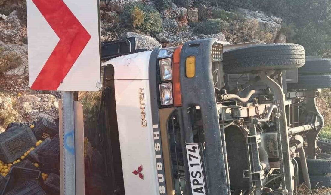 Kaş’ta Limon Yüklü Kamyonet Devrildi: 1 Yaralı Antalya'nın Kaş ilçesinde, N.G. yönetimindeki limon yüklü kamyonet virajda kontrolden