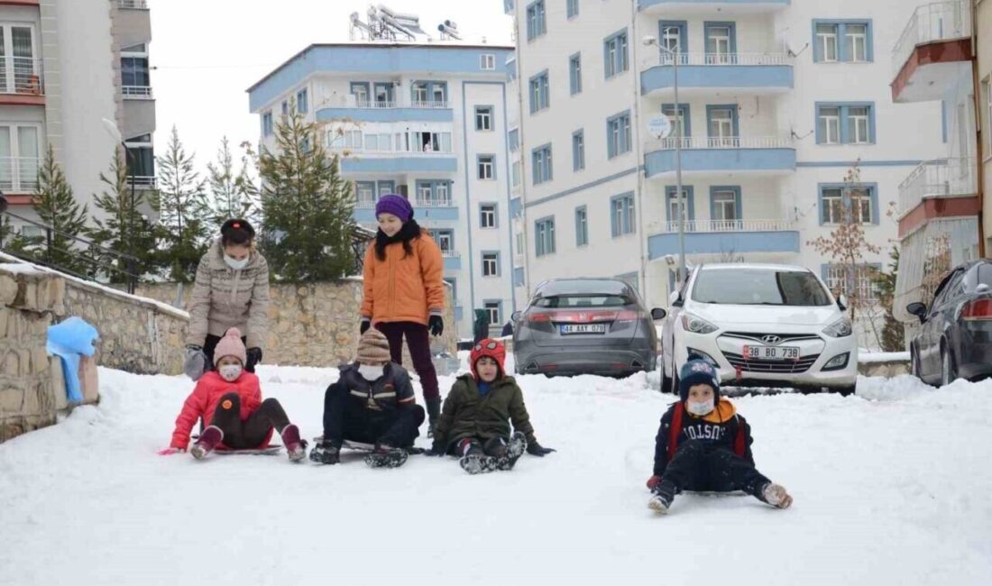 Malatya’da şiddetli kar yağışı nedeniyle bir gün eğitim durduruldu Malatya'da, Meteoroloji'nin uyarısı üzerine etkili kar yağışı nedeniyle eğitim 13