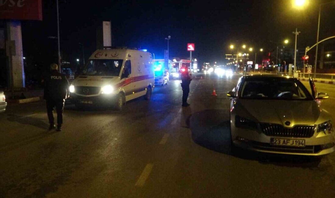 Malatya’da kavşakta meydana gelen trafik kazasında bir kişi yaralandı Malatya’da Barguzu Kavşağı'nda D.A. yönetimindeki otomobil ile T.G.’nin kullandığı Skoda