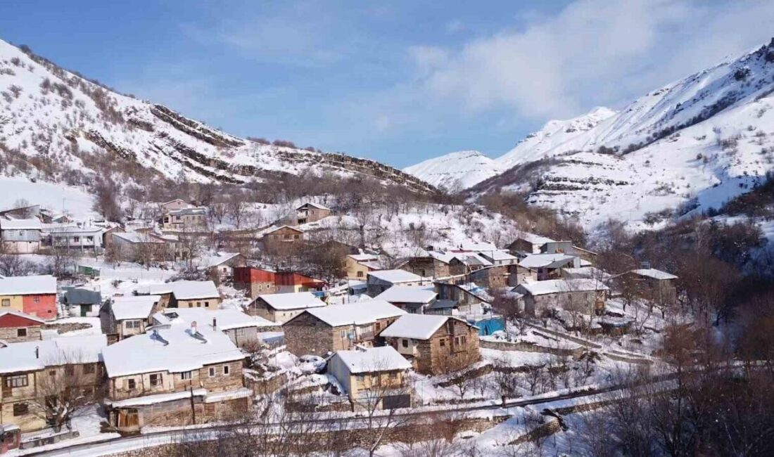 Malatya’nın Doğanşehir ve Arapgir ilçelerinde kar nedeniyle eğitim durduruldu Malatya'nın Doğanşehir ve Arapgir ilçelerinde yoğun kar yağışı nedeniyle eğitime