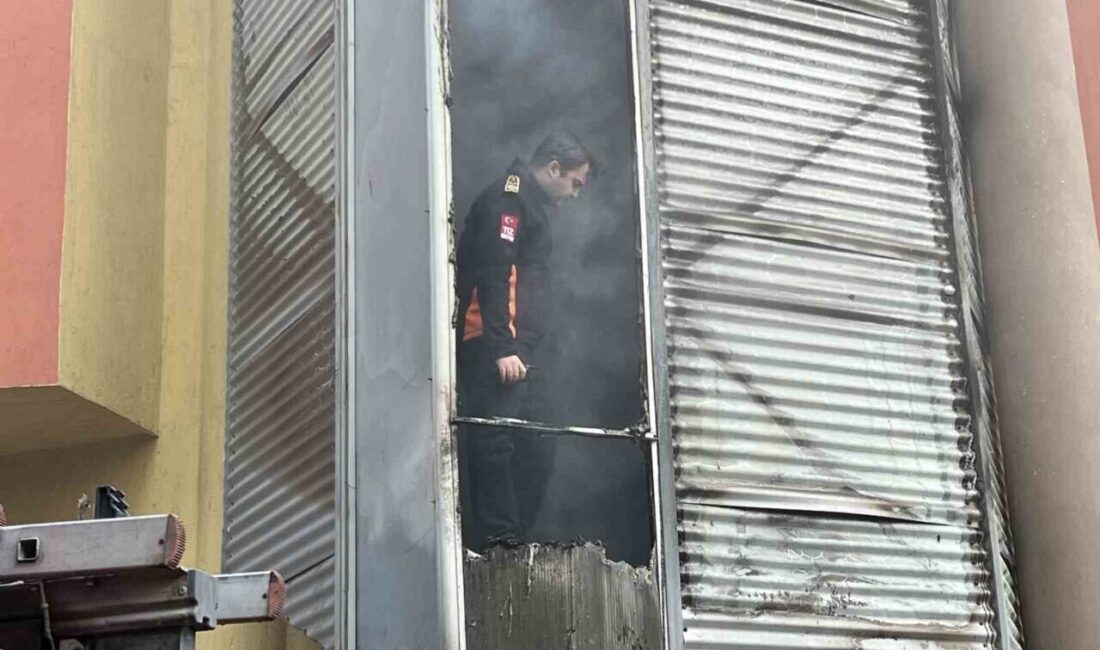 Manisa’daki Ayakkabıcılar Sitesi’nde Depo Yangını Korku Dolu Anlar Yaşattı Manisa'nın Yunusemre ilçesinde bulunan Ayakkabıcılar Sitesi’nin idari binasındaki depo kısmında
