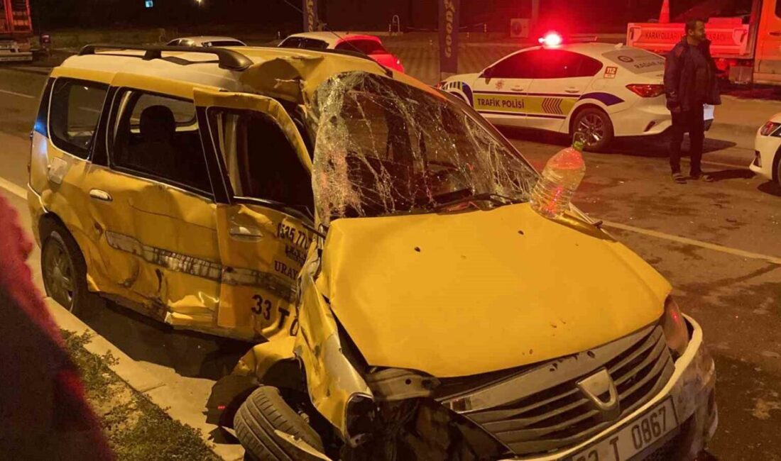 Mersin’de Tırın Çarptığı Ticari Taksinin Sürücüsü Yaralandı; Yolcusuz Araç Facianın Önüne Geçti Mersin'de tırın çarptığı ticari taksi sürücüsü B.U. yaralandı. Olay, Erdemli'de