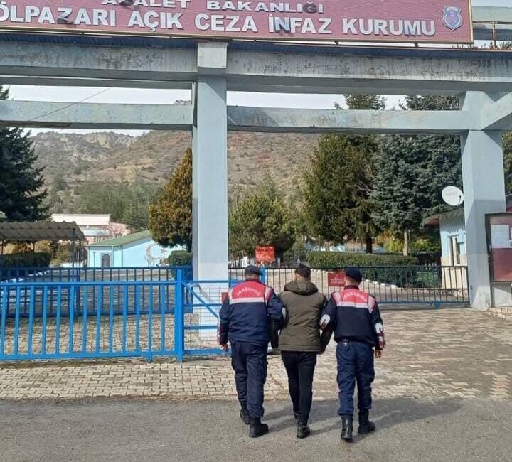 Bilecik’te Nafaka Ödemeyen Şahıs Tutuklandı Bilecik’te nafaka yükümlülüğünü yerine getirmeyen B.T., jandarma tarafından yapılan kimlik