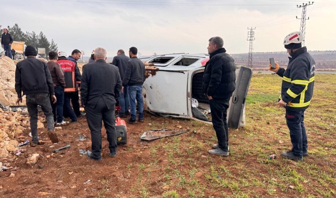 Şanlıurfa’da iki araç çarpıştı, sürücüler hastaneye kaldırıldı Şanlıurfa-Gaziantep karayolunda meydana gelen kazada, Mehmet Durmaz'ın kullandığı Volkswagen ile