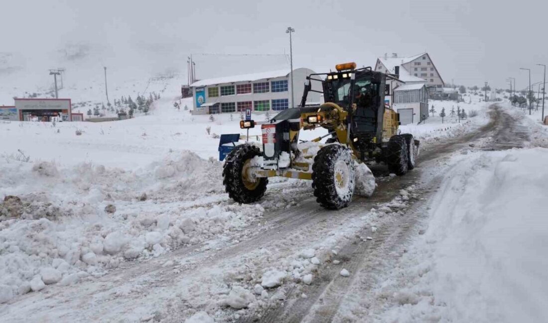 Sivas’ta Şiddetli Kar Yağışı 33 Yerleşim Yeri Yolunu Kapadı Sivas'ta sabah saatlerinde etkili olan yoğun kar yağışı, 33 yerleşim