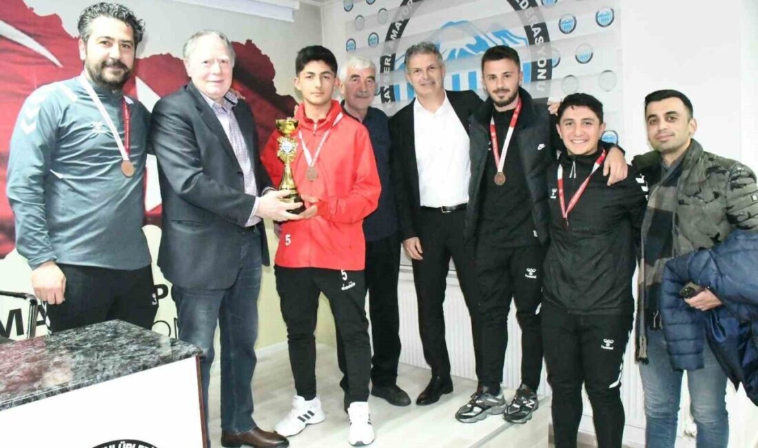 Talas Belediyespor’dan Yeni Yılda Peş Peşe Şampiyonluklar! Talas Belediyespor, 2025 yılına U-14 ve U-16 takımlarının Kayseri Şampiyonluğu