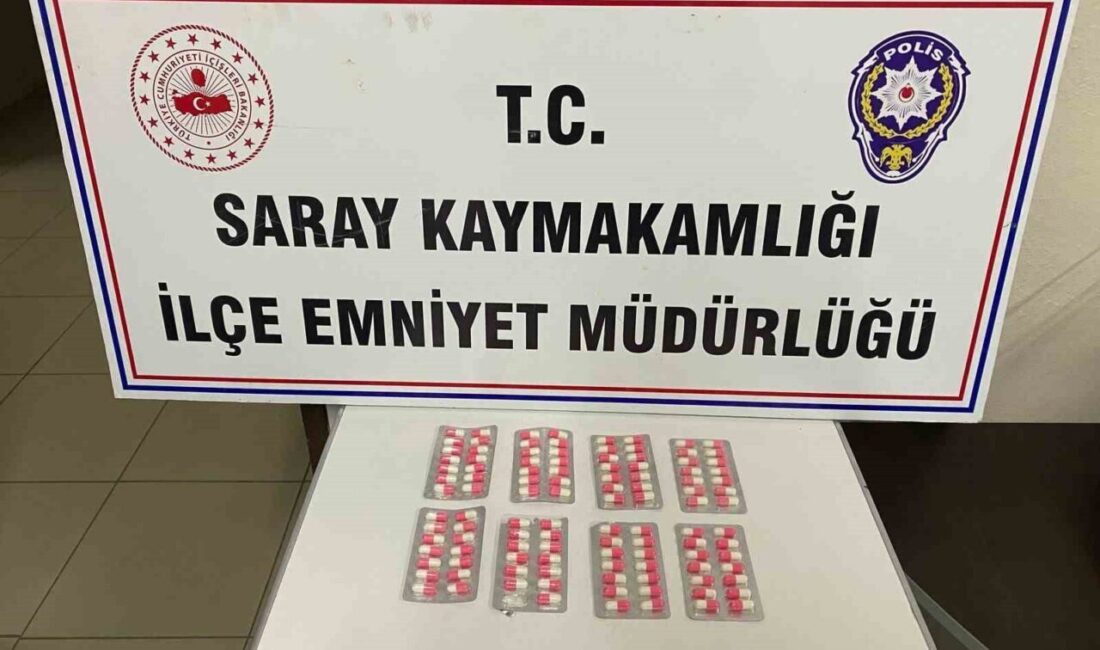 Tekirdağ’da Uyuşturucu Operasyonu: 111 Hap ve 1.05 Gram Marihuana Ele Geçirildi Tekirdağ'da Saray İlçe Emniyet Müdürlüğü'nün operasyonunda, T.Ç. ile O.O. ve
