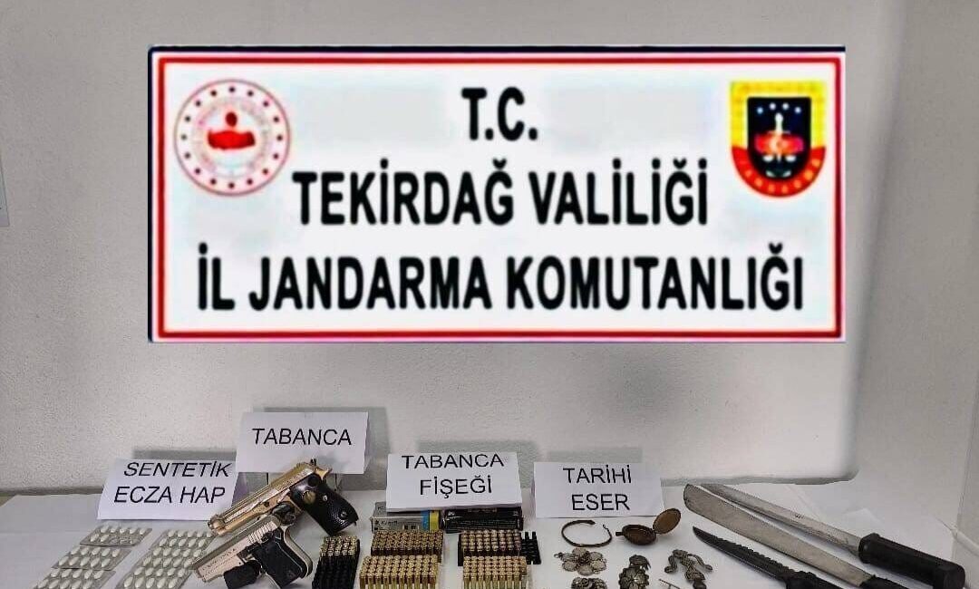Tekirdağ’da Jandarma Operasyonlarında Silah, Uyuşturucu ve Tarihi Eserler Ele Geçirildi Tekirdağ İl Jandarma Komutanlığı, Marmaraereğlisi, Hayrabolu ve Çorlu'da düzenlediği operasyonlarda