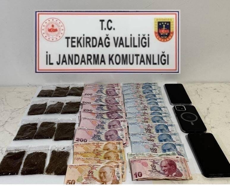 Tekirdağ’da Jandarma Ekiplerinden Uyuşturucu Operasyonları: Çok Sayıda Uyuşturucu Madde Ele Geçirildi Tekirdağ İl Jandarma Komutanlığı, 13 Şubat 2025’te Çerkezköy'de M.C.F., H.A.,