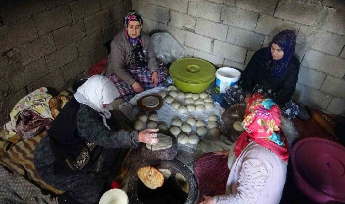 Van’da Ramazan Gelenekleri: Cevizli Çörekler Tandırda Hazırlanıyor Van'ın Edremit ilçesinde Ramazan arifesi ile cevizli çörekler tandırda pişiriliyor.