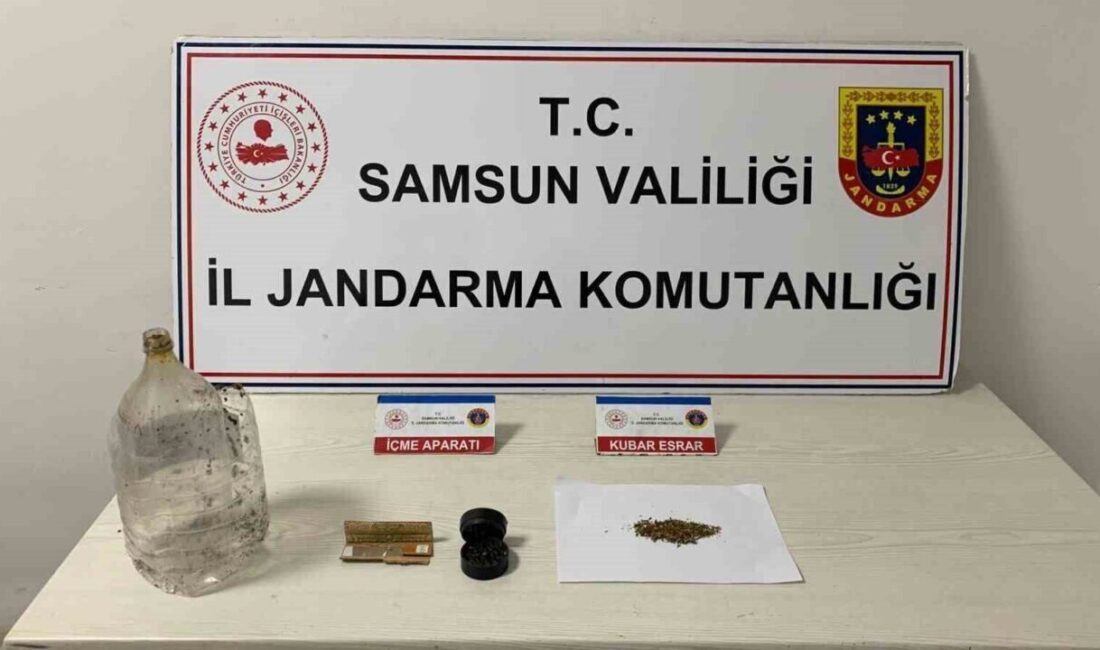 Vezirköprü’de Jandarma tarafından gerçekleştirilen uyuşturucu operasyonunda 4 kişi yakalandı Samsun'un Vezirköprü ilçesinde jandarma tarafından gerçekleştirilen uyuşturucu operasyonunda 4 kişi