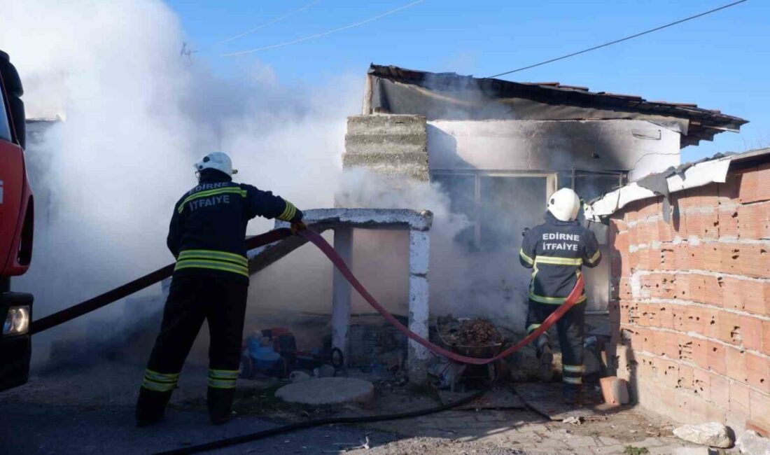 Edirne’deki müstakil evde çıkan yangın, evi kullanılmaz hale getirdi. Edirne'nin Yıldırım Hacı Sarraf Mahallesi'nde bir evde çıkan yangın sonucu