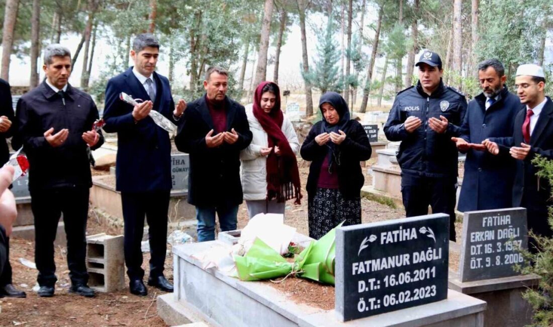Asrın felaketinin yıldönümünde Fatmanur Dağlı mezarı başında dualarla yad edildi Gaziantep Yavuzeli ilçesinde, Kahramanmaraş merkezli depremlerde hayatını kaybeden Fatmanur Dağlı,