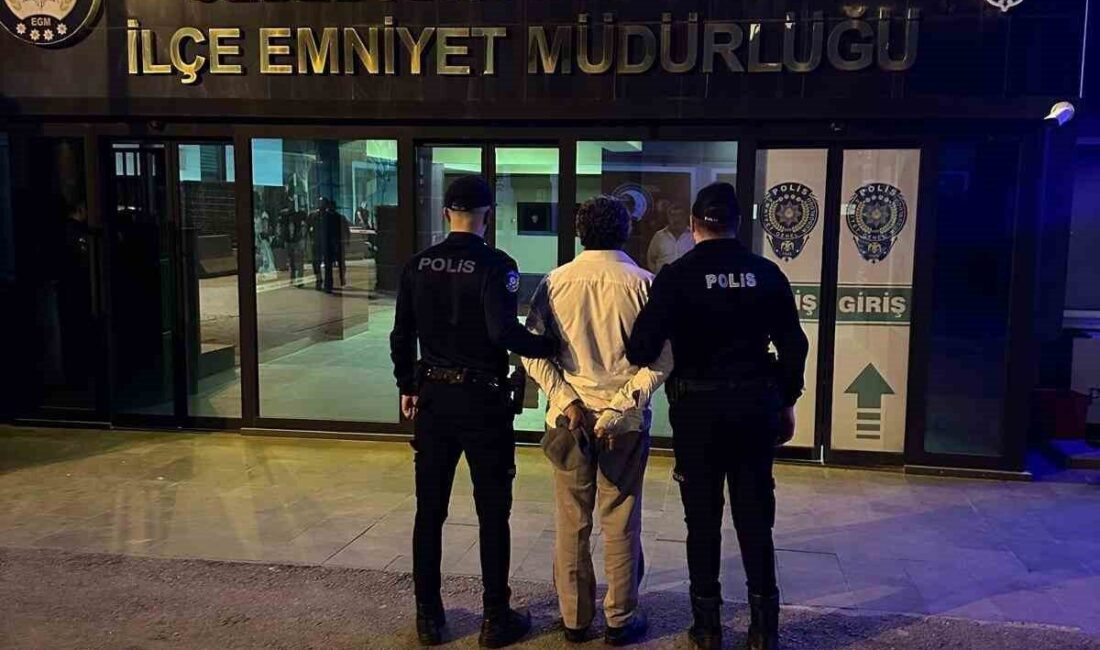 Kocaeli’de 17 yıl 8 ay hapis cezası bulunan hükümlü, düzenlenen operasyonla yakalandı. Kocaeli'de dolandırıcılık, vergi usul kanununa muhalefet ve hükümlü kaçışından 17