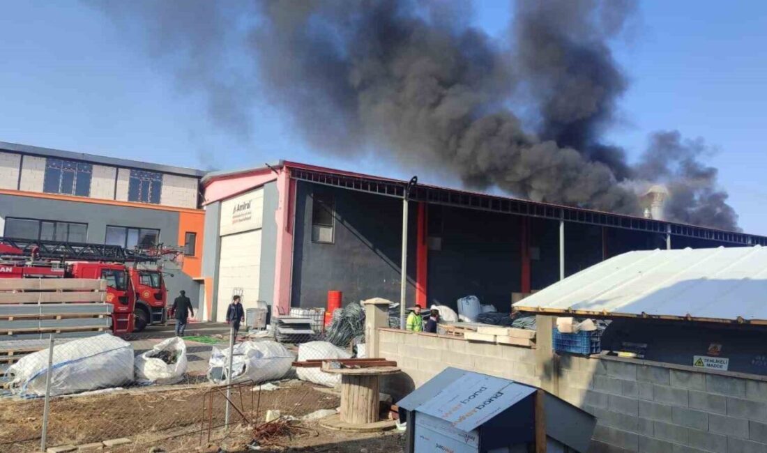 Erzincan OSB’deki Amiral Alüminyum Fabrikasında Yangın Çıktı, İtfaiye Kontrol Altına Aldı Erzincan Organize Sanayi Bölgesi'ndeki Amiral Alüminyum fabrikasında çıkan yangın, itfaiye