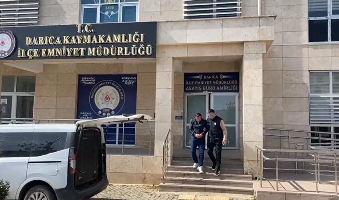 Bursa’da 6 yıl hapis cezasına çarptırılan hırsızlık hükümlüsü Kocaeli’de yakalandı. Bursa'da hırsızlık suçundan 6 yıl hapis cezası olan 43 yaşındaki