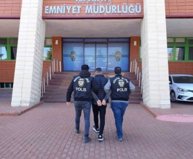 Isparta’da cinsel istismar suçundan firarda olan hükümlü yakalandı. Isparta'da nitelikli cinsel istismar suçundan 20 yıl 5 ay hapis