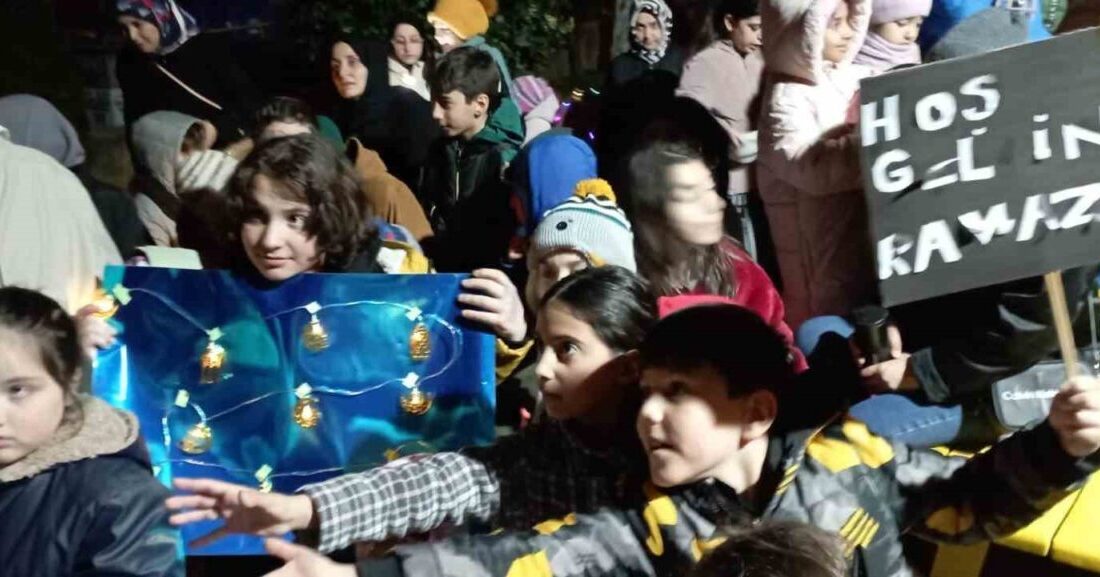 Bahçelievler’de Çocuklar Ramazan Ayını Neşeyle Kutladı Bahçelievler İhlas Yuva sitesinde çocuklar, Ramazan ayını neşeyle kutladı. Davul