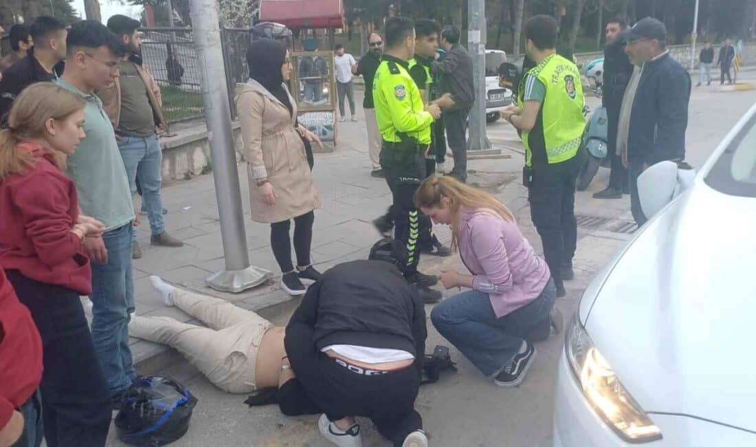 Çorum’da motosiklet ile otomobilin çarpışması sonucu bir sürücü yaralandı. Çorum'da Gazi Caddesi'nde motosiklet ile otomobilin çarpışması sonucu 20 yaşındaki