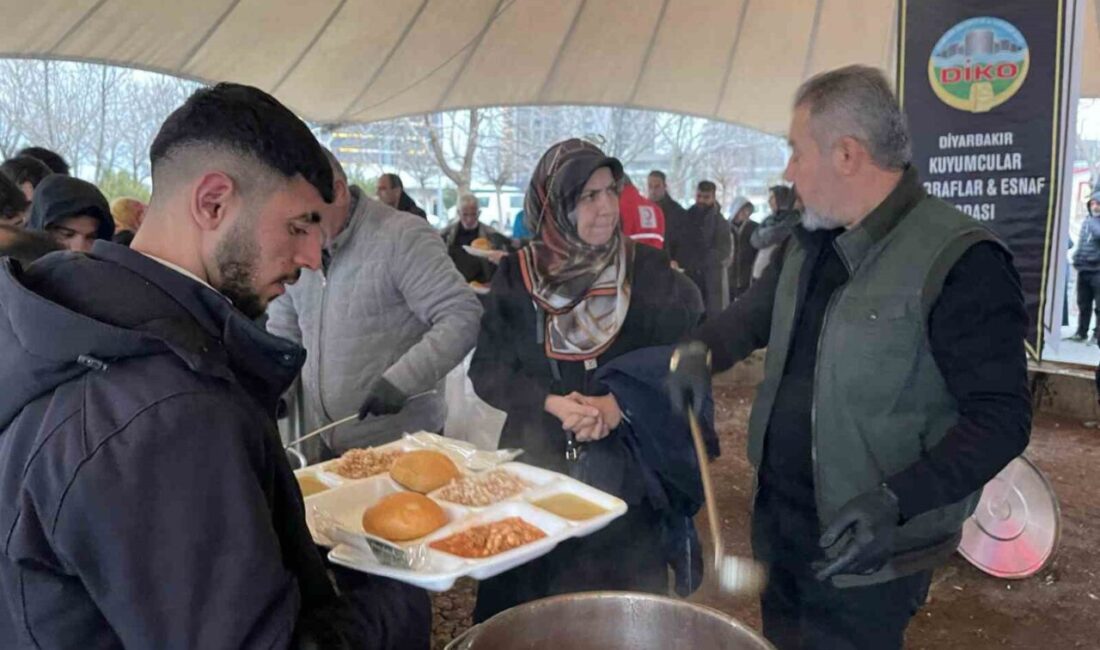 Diyarbakır’da Kuyumcular Odası, Hastane Önünde İftar Yemeği Dağıttı Diyarbakır Kuyumcular ve Sarraflar Odası, Gazi Yaşargil Eğitim ve Araştırma