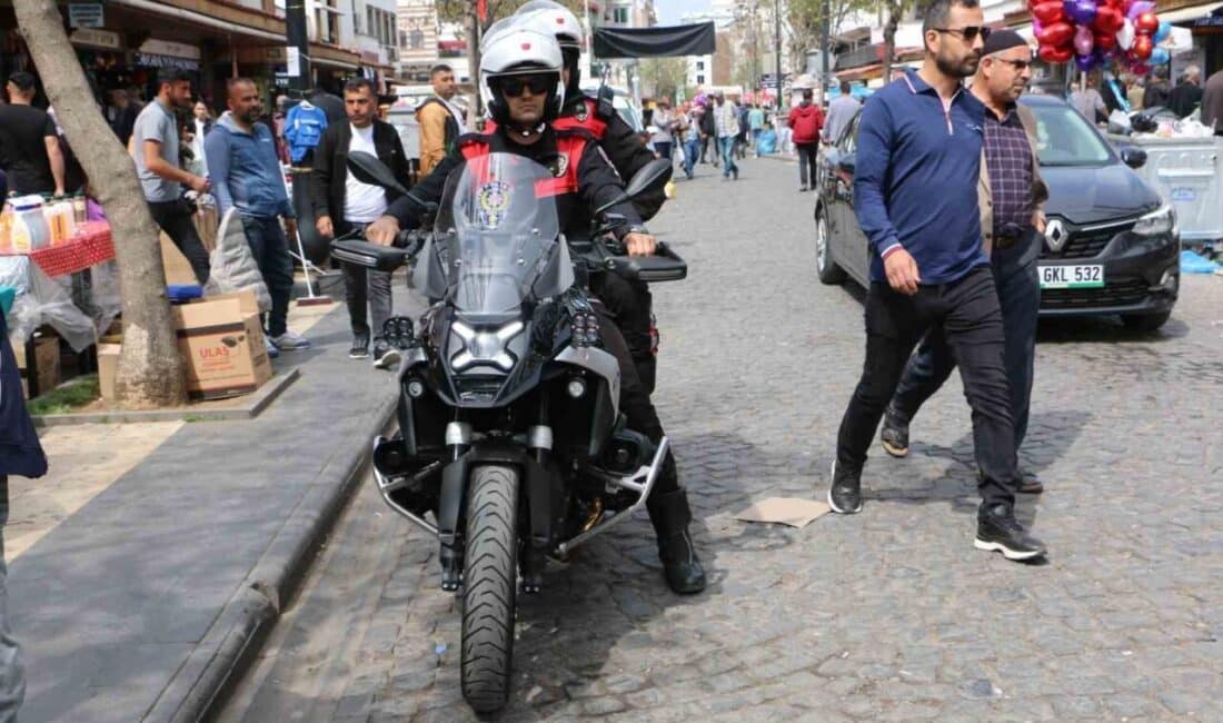 Diyarbakır’da polis gücü, Ramazan Bayramı boyunca güvenlik önlemlerini artırarak vatandaşları uyarıyor. Diyarbakır'da Ramazan Bayramı'nda güvenliği sağlamak üzere polis ekipleri tam kadro