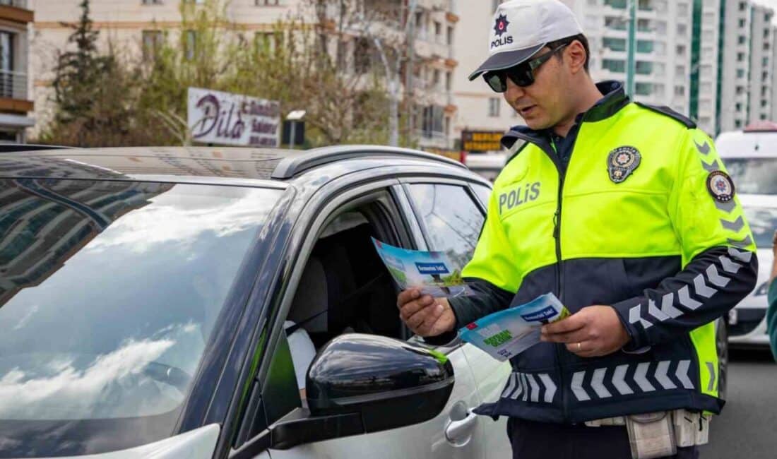 Diyarbakır’da Bayram Süresince Trafik Denetimleri Yoğunlaşıyor Diyarbakır'da Ramazan Bayramı süresince trafik polisleri denetimlerini artırıyor. İl Emniyet
